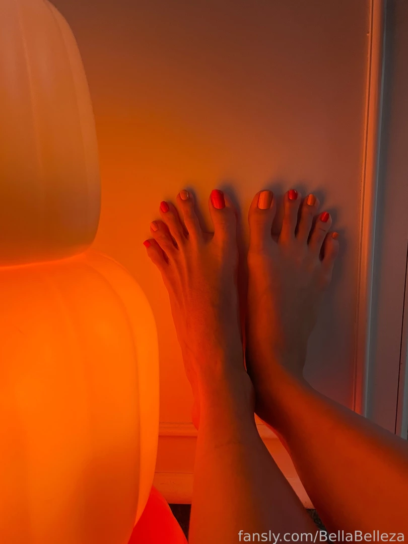 My nails match my stacking pumpkins feet foot footfetish fetish toes 