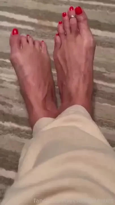 Wiggle it just a little bit watch my long lovely toes wiggle and dance 