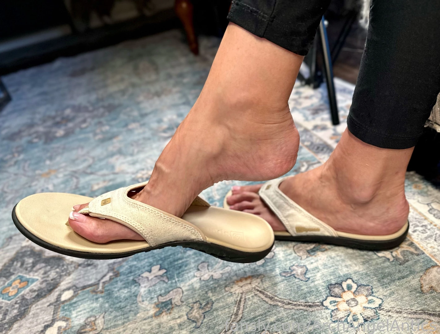 Testing testing is this mic on fyp flipflops closeup longtoes bigfeet 