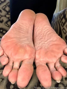 Testing testing is this mic on fyp flipflops closeup longtoes bigfeet part 8