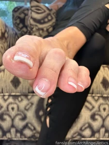 Testing testing is this mic on fyp flipflops closeup longtoes bigfeet part 3