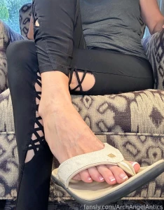 Testing testing is this mic on fyp flipflops closeup longtoes bigfeet part 10