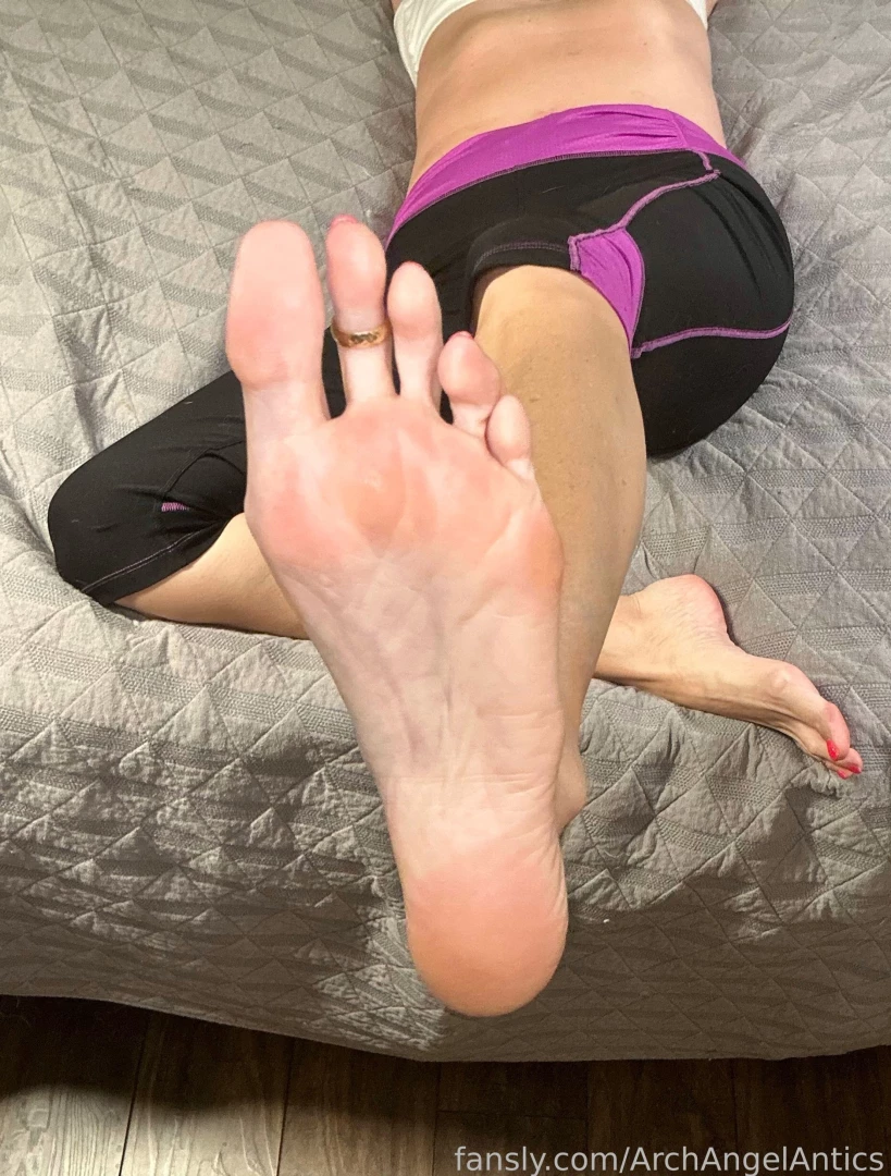 Bedside manners took advantage of a bedroom custom to shoot my size 11 part 5 