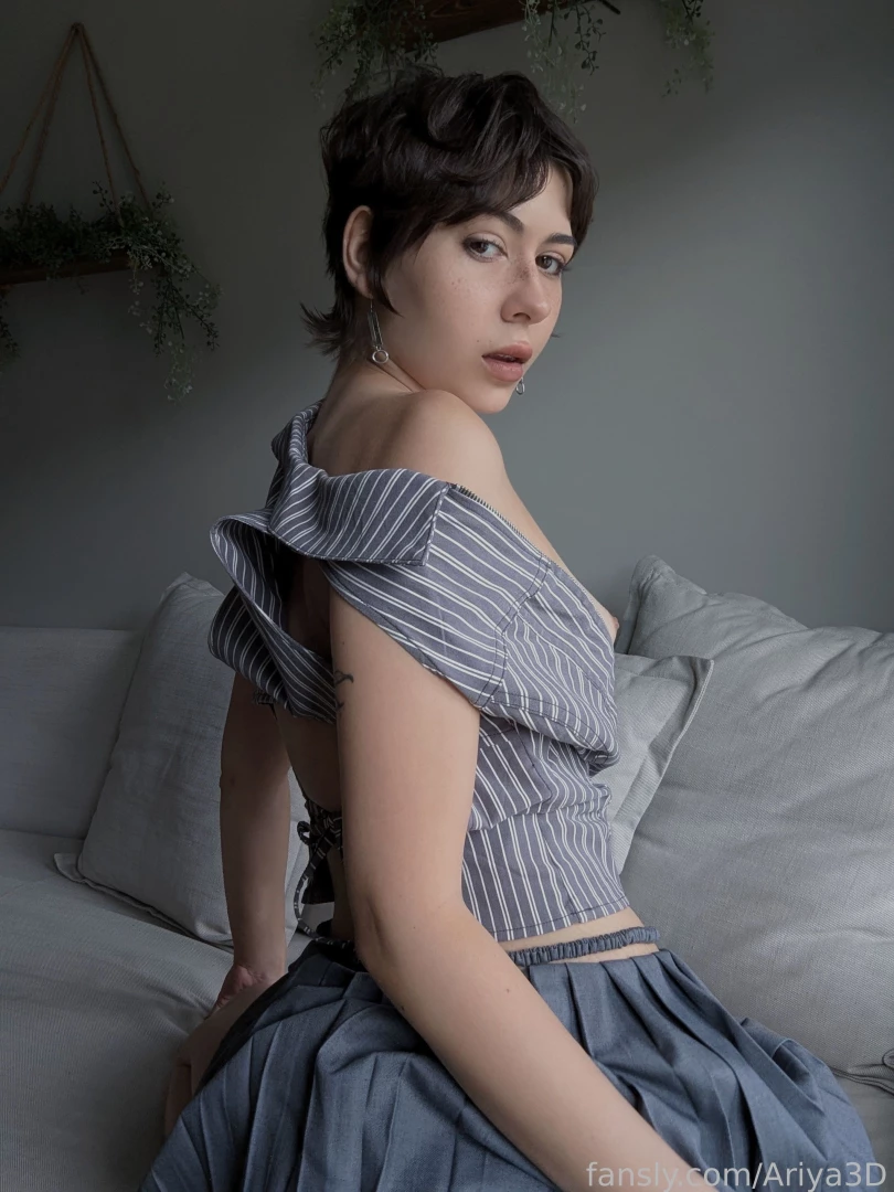 Wanna come suck on these perkytits pixiecut bcups 