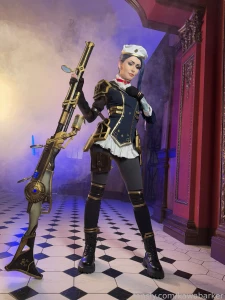 Caitlyn selfie backstages set part 4