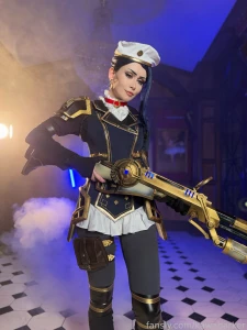 Caitlyn selfie backstages set part 8