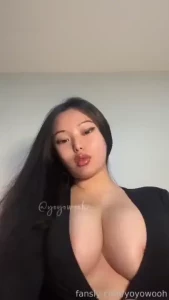 1 tits bigtits boobs busty asiangirl thickasian bustyasian areolas