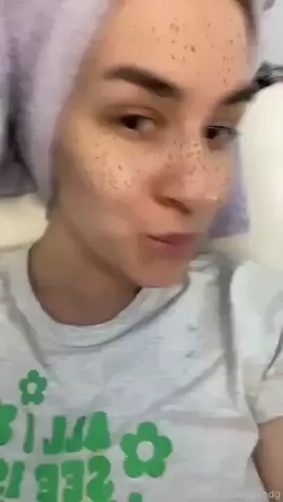Do i look like a with big eyebrows do they have thick hairy pussies 