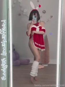 Mo mo moooo get it like ho ho ho like santa anyways momo but santaaaa
