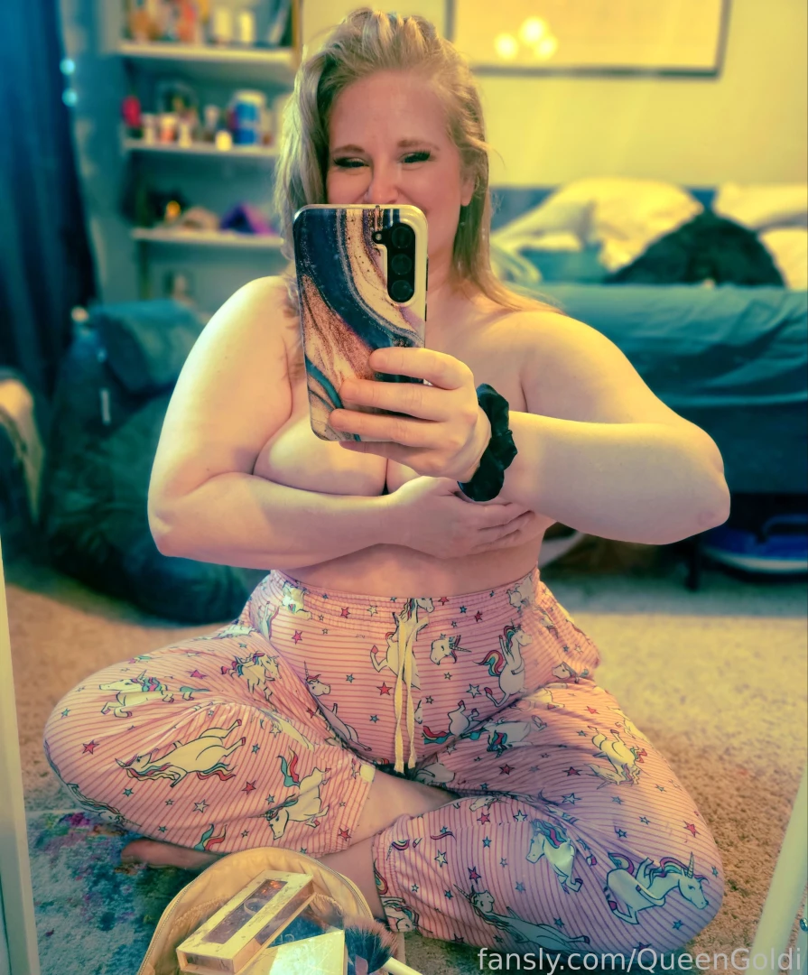 Frisky friday how do u like my unicorn jammy pants haha 