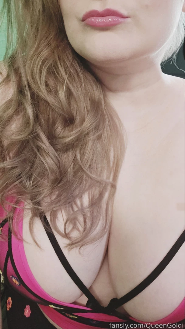 Omg got off stream to 300 follows thank yall so much i have sub pics 