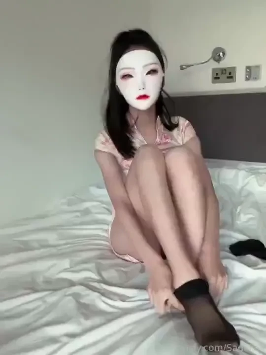 In dormitory alone touching myself there is a hole in my pantyhose 