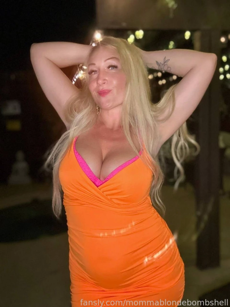 I never wear anything under my dress milf pawg thick fyp blonde mature 