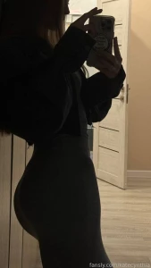 Hi how are you doing write me what you like about me