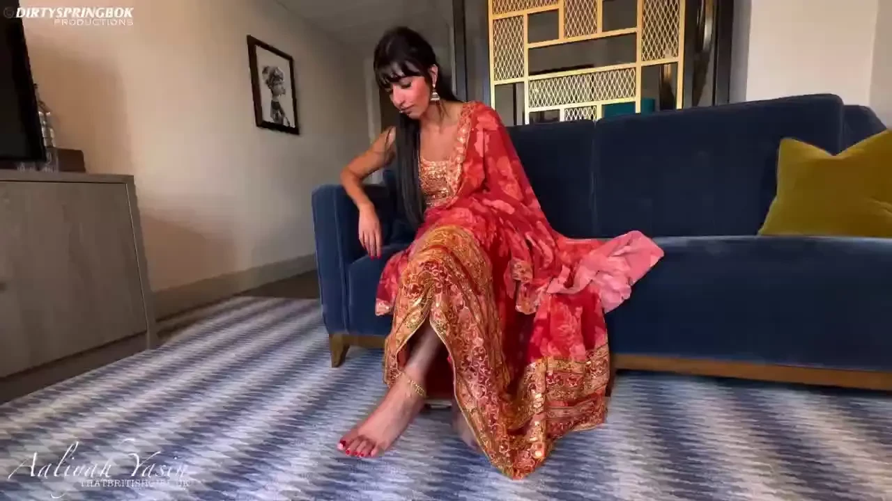 Frustrated aaliyah plays with her pussy on eid i m so fed up of always 