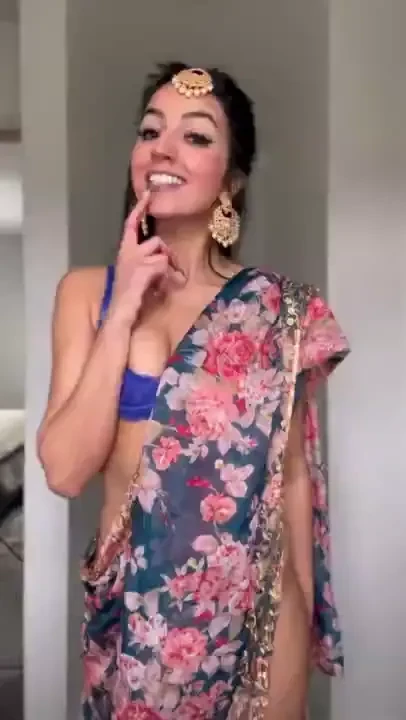 When the dupatta drops unexpectedly 