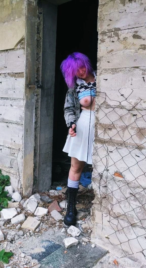 Me and an abandoned building part 1 