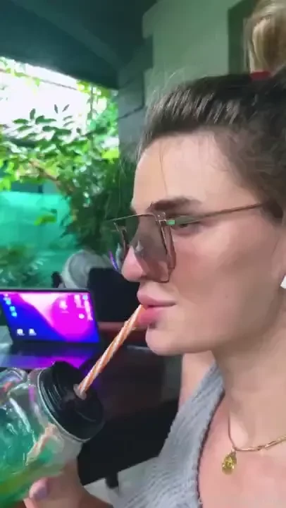 Jiggle jiggle baby funny jiggle fun trans naturaly boobs cock homemade 