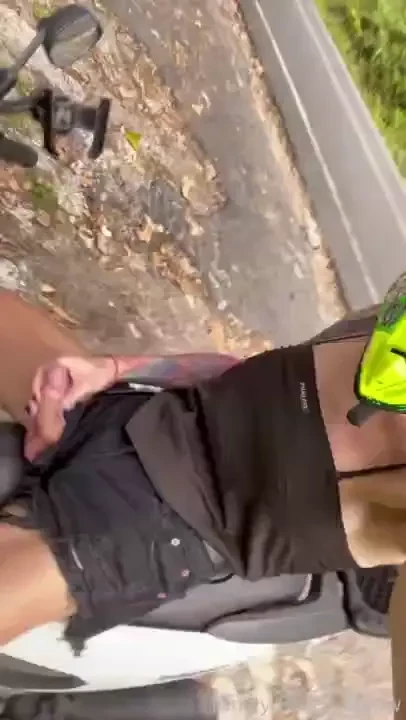 Transmom public road masturbation session left viewers in awe i part 4 