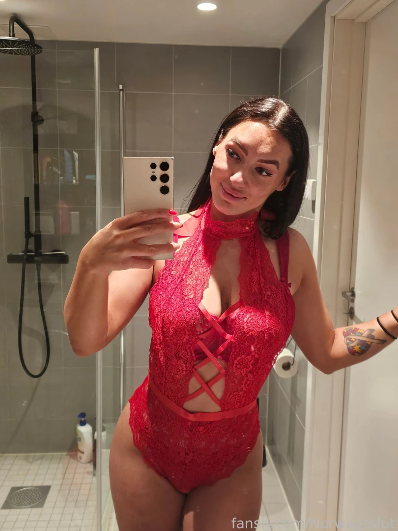 Lingerie selfie at a date 