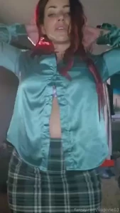 Just felt a bit sensual today i hope you like my stripping skills