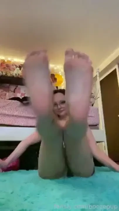 Lick my dirty feet clean puppy 