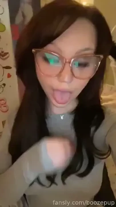 Bimbo nails r meant for grabbing dicks 