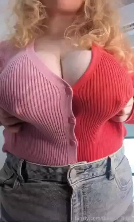 Which side are you sucking first pink or red bigtits bigboobs hugetits 