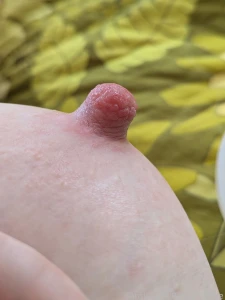 My wet post-pump nipples look like delicious raspberries just look at