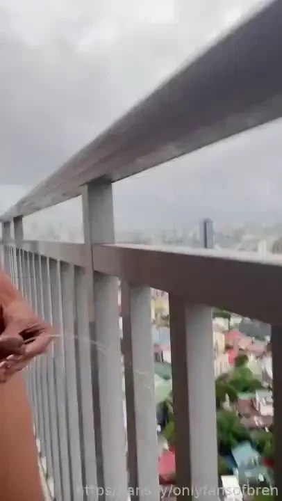 I woke up and go piss with a nice view in my room i offer 25 usd for 