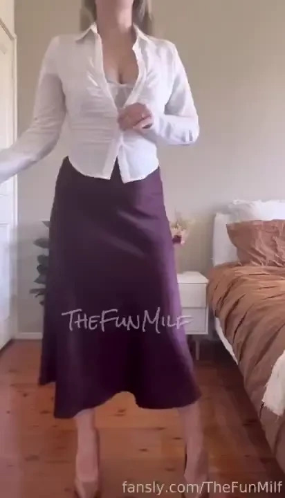 Today i went to work with no panties on and it was a big mistake 