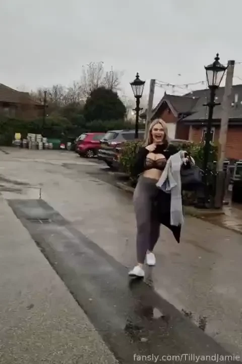 Just left the pub and feeling a little frisky 