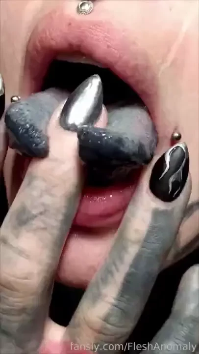 Do you like long nails and black tounges 