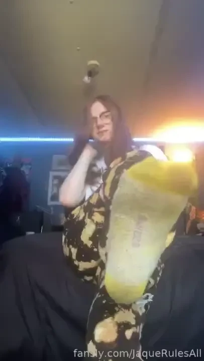 Sniff my dirty socks and jerk that pathetic cock for me losers 