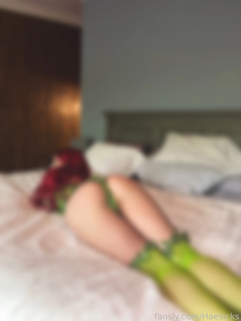 This cosplay is soo sexy careful don t look too long you might get 