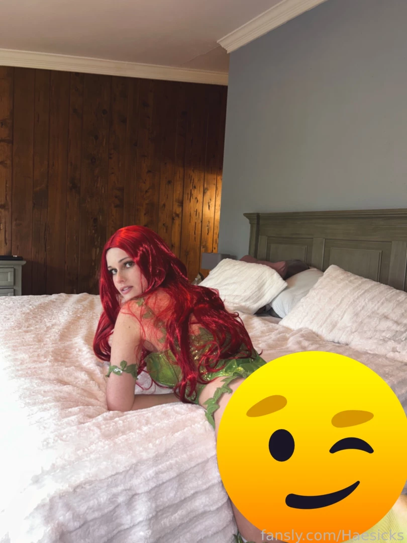 This cosplay is soo sexy careful don t look too long you might get part 1 