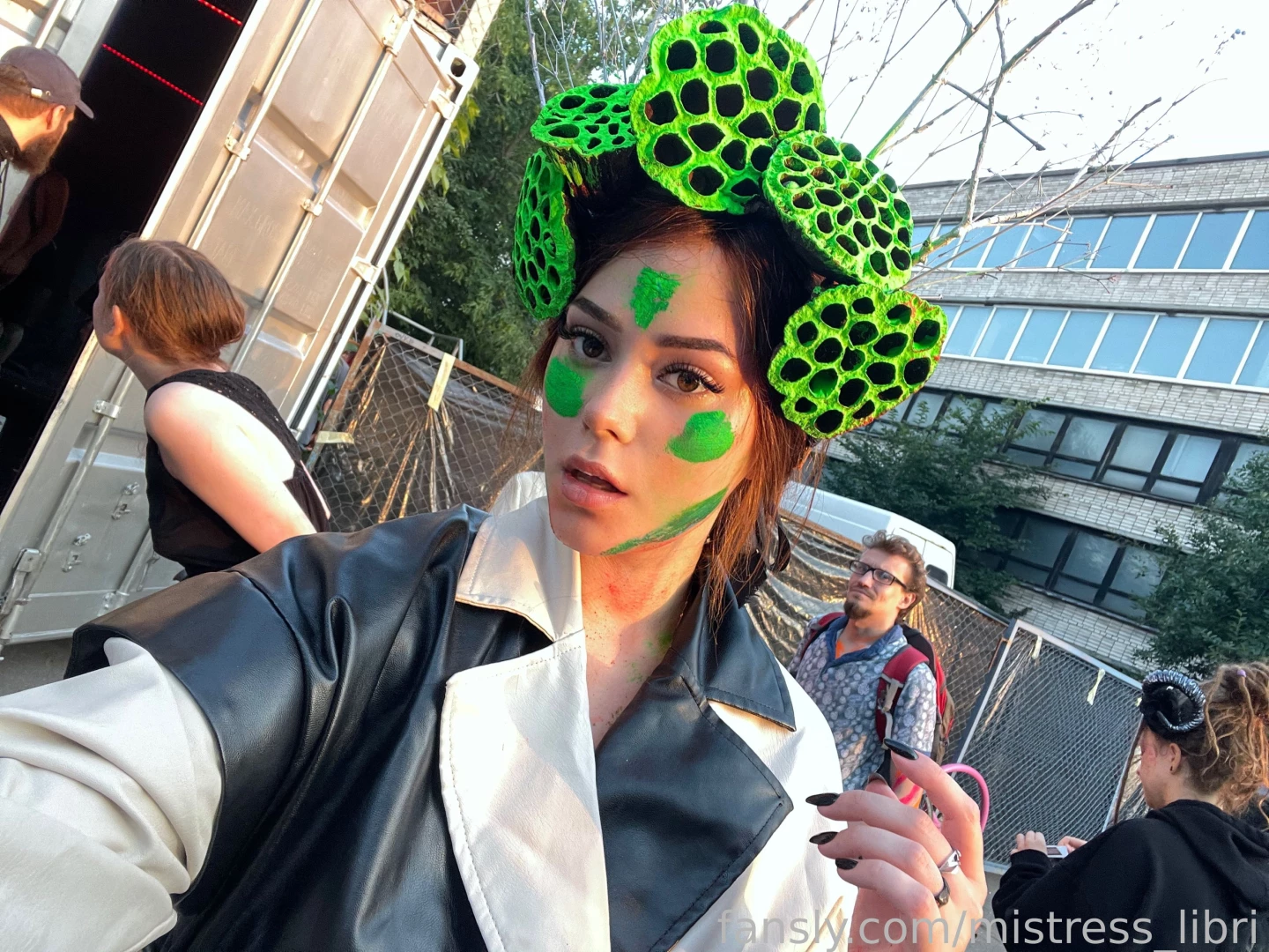 Hello my sweet butts look what a crown i made for myself from dry part 1 