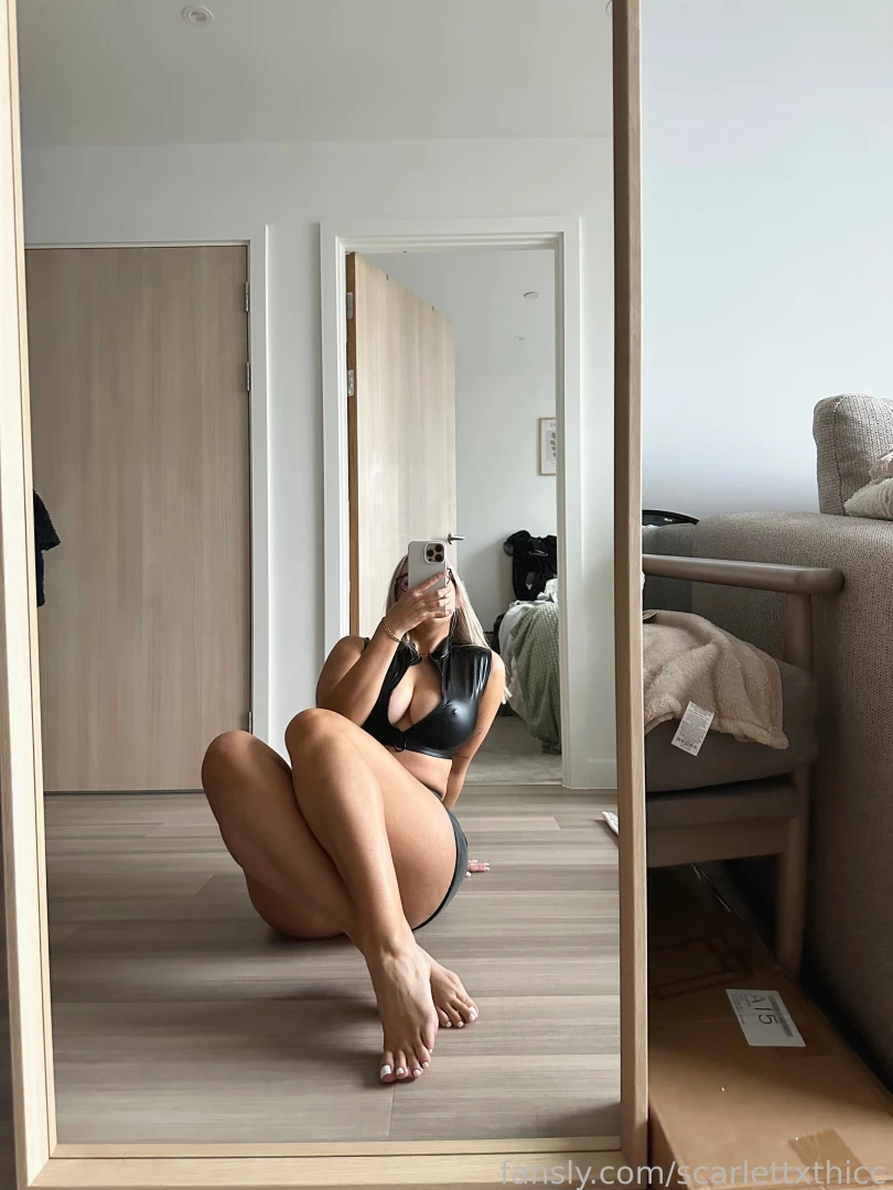 Big tits and pretty toes for you to suck on fitthick stacked 