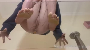 Barefoot glass table pee 7 amp