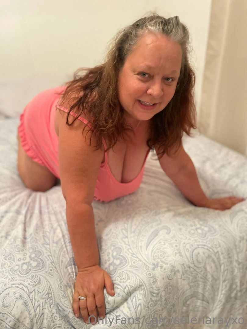 My mom juneray2 took photos with her sister sexykay78 