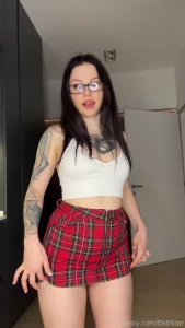 Press play and i m lift this skirt didistar brunette sexy young pawg