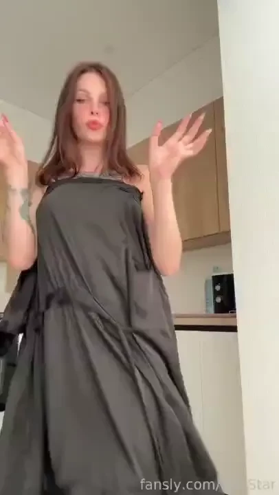 Hands up today didi is showing some magic tricks tryon robe 