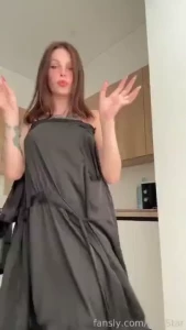 Hands up today didi is showing some magic tricks tryon robe