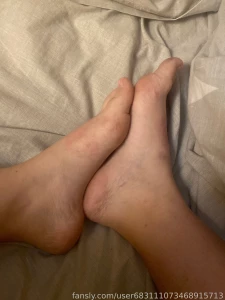 Feet fetish pale