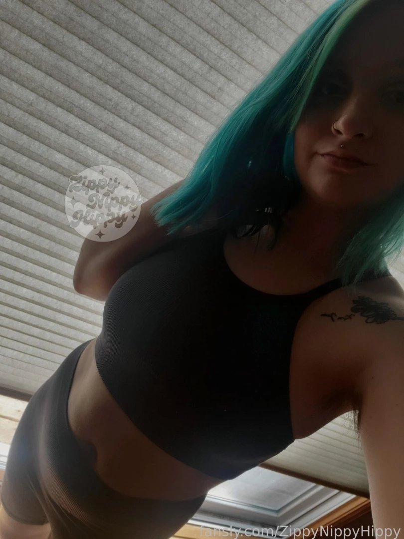 Workout fit nsfw ass booty sportsbra bikeshorts alt alternative milf 