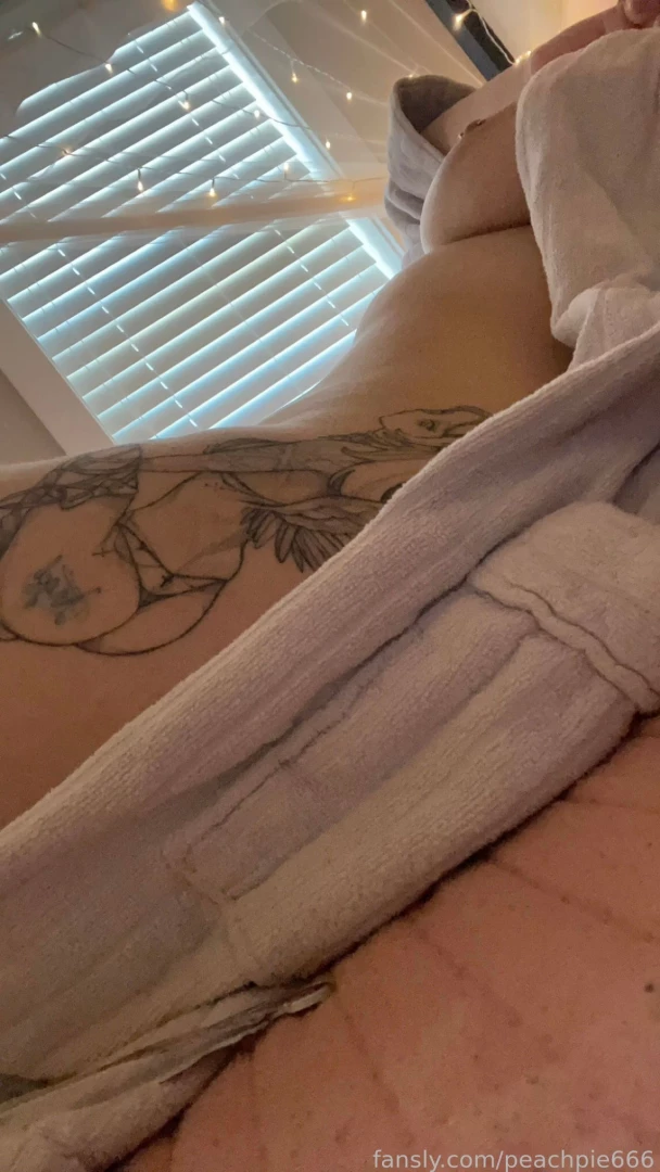 Happy saturday give me a follow if you like horny thick and tattooed 