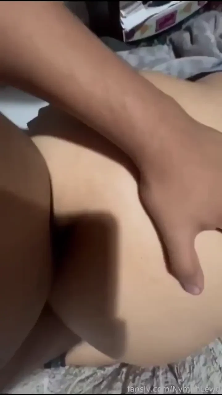 Primer video cogiendo no aguanto y me pongo de puta con mi amigo me la 