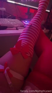 Quisieras ser quien toque mis muslos would you like to be the one who