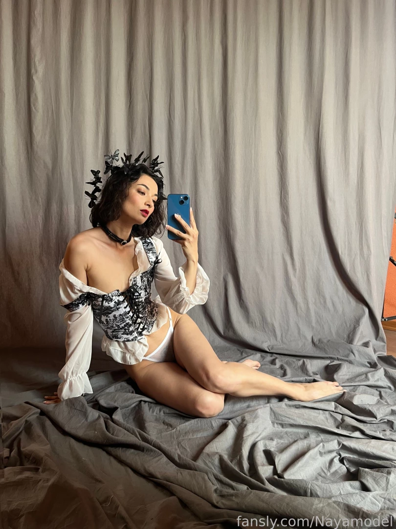 Today i was choosing an outfit for an artistic photo shoot and i was 