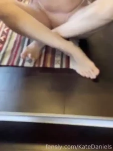 Fyp hot brunette feet toes boobs custom you wanna play with my toes